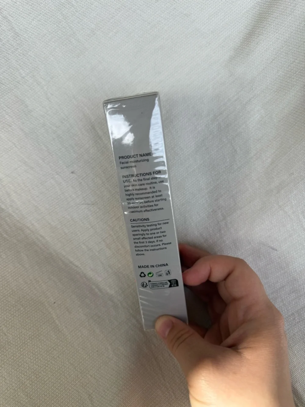 Universal Moisturizing Sunscreen SPF 50 - Picture 3 of 4